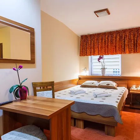 Hotel-24 Otel